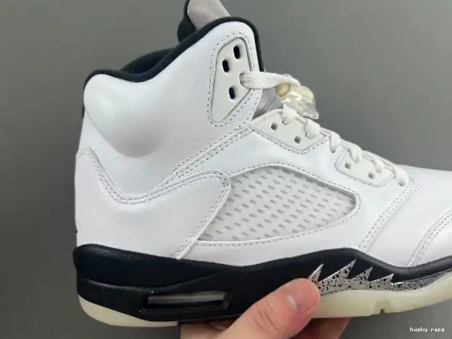 Rep Husky DD0587-110 'WHITE RETRO 5 BLACK' JORDAN AIR 0501